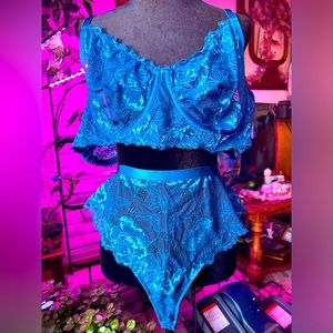 TORRID BRALETTE AND THONG PANTY NWOT SIZE 4